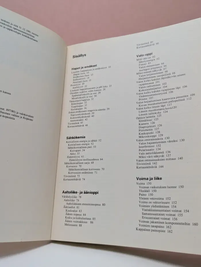 Tutkimme fysiikkaa ja kemiaa 8