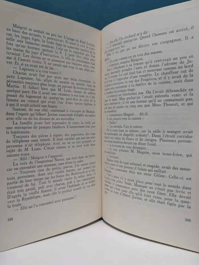 Georges Simenon. Romans. La première enquete de Maigret. Maigret et le corps sans tete. Maigret et l'homme au banc